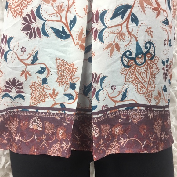 VIOLET + CLAIRE | Boho Floral Sleeveless Blouse - Picture 4 of 8